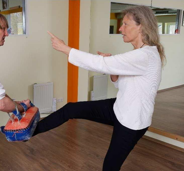 Training mit Schlagpolster: klare Gesten und Abwehr